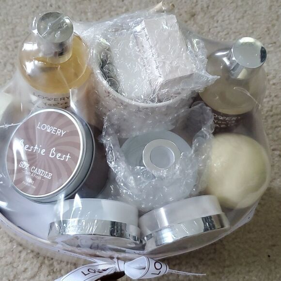 LOVERY Bath and Spa Birthday Gift Set - Picture 11 of 14